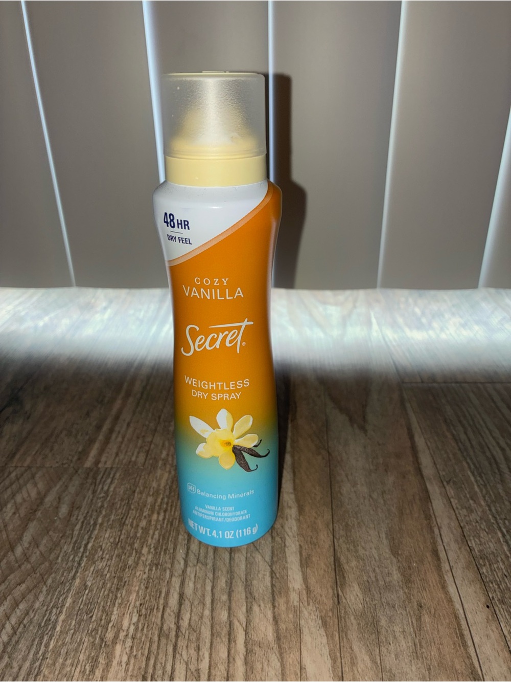 Cozy Vanilla Weightless Dry Spray Antiperspirant - Yellow/Blue